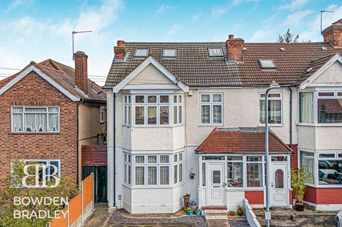 4 Bedroom End Of Terrace House For Sale In Lennox Gardens, Ilford, IG1
