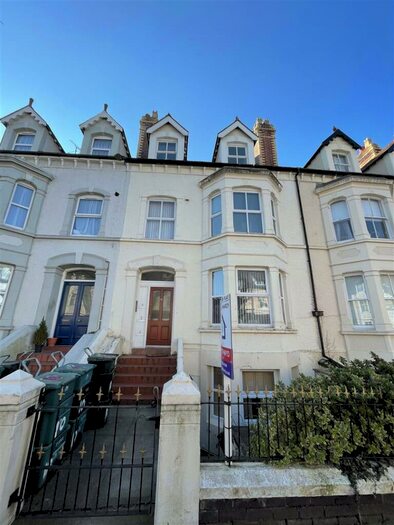 1 Bedroom Flat To Rent In Charlton Street, Llandudno, LL30
