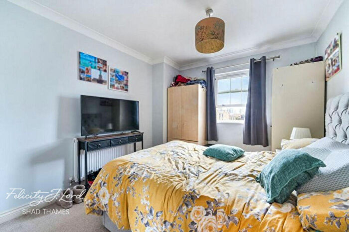 2 Bedroom Flat For Sale In Edward Square, Rotherhithe Street, London, SE16