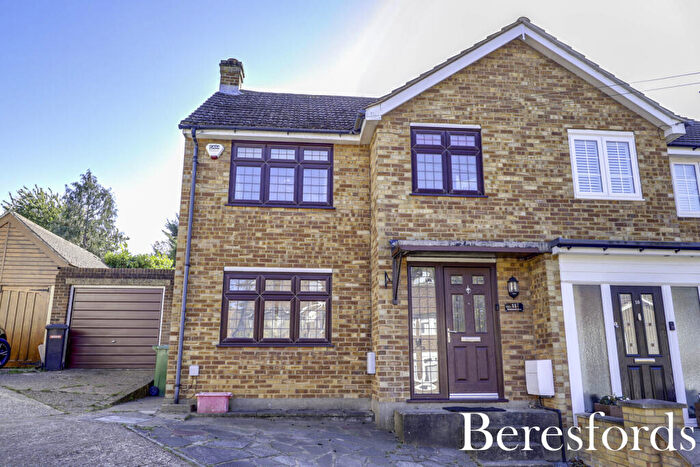 3 Bedroom Semi-Detached House For Sale In Bardeswell Close, Brentwood, CM14