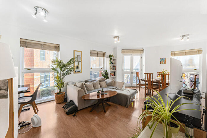 3 Bedroom Apartment To Rent In Cheshire Street, Shoreditch, London, E2