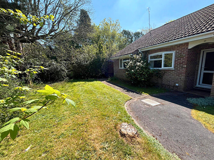 2 Bedroom Semi-Detached Bungalow For Sale In Lipscomb Close, Hermitage, RG18