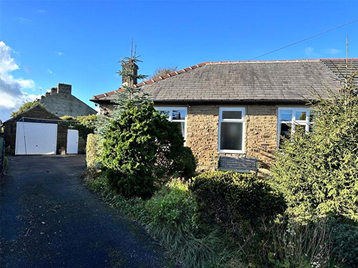 2 Bedroom Bungalow To Rent In Rustic Avenue, Southowram, Halifax, HX3