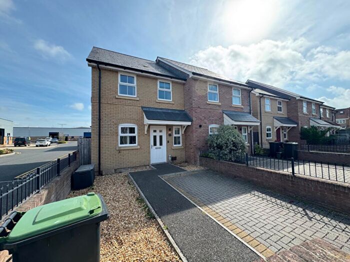 3 Bedroom End Of Terrace House To Rent In Gibson Close, Christchurch, BH23