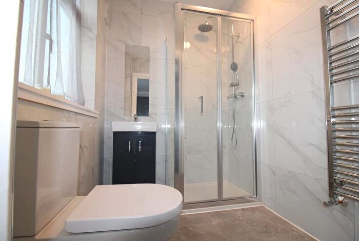 Studio To Rent In Osidge Lane, London, N14