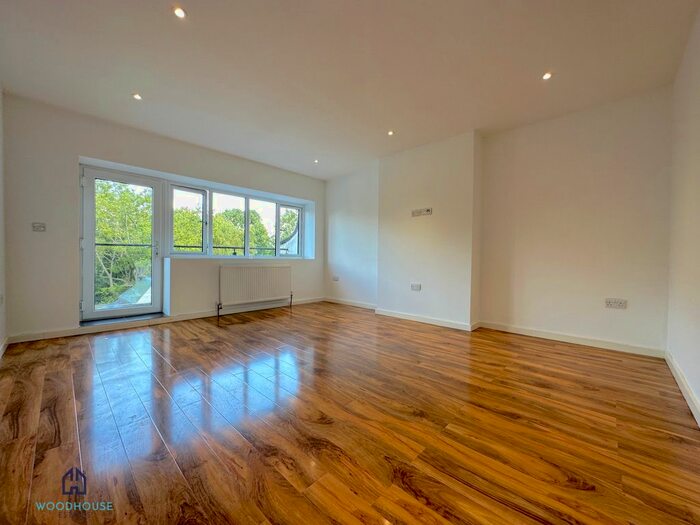 3 Bedroom Flat To Rent In Nether Street, London, N12