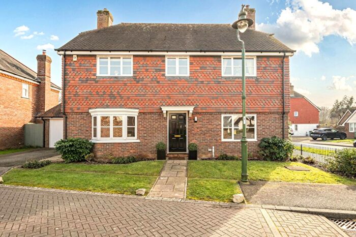 5 Bedroom Detached House For Sale In Barrow Close, Billingshurst, RH14