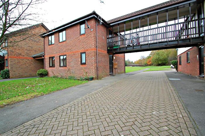 2 Bedroom Flat For Sale In Sandringham Road, Petersfield., GU32