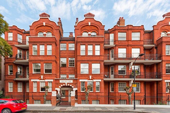 2 Bedroom Flat To Rent In Hamlet Gardens, Ravenscourt Park, London, W6