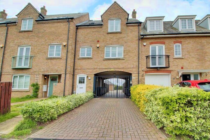 2 Bedroom Town House To Rent In Coneygeare Court, St. Neots, PE19