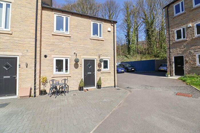3 Bedroom End Of Terrace House For Sale In John Walton Close, Glossop, SK13