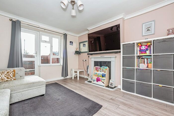 1 Bedroom Flat For Sale In Faymore Gardens, South Ockendon, RM15