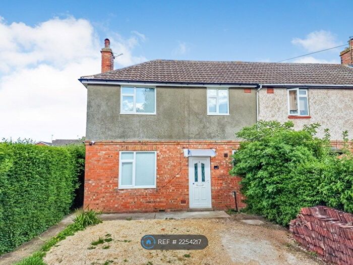 3 Bedroom Semi-Detached House To Rent In East Avenue, Grantham, NG31