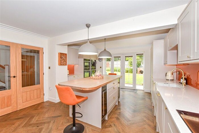 4 Bedroom Detached House For Sale In Bowl Field, Hastingleigh, Ashford, Kent, TN25