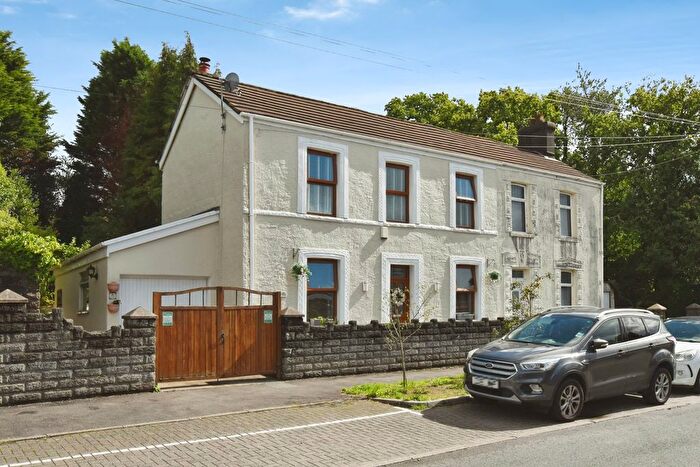 2 Bedroom Semi-detached House For Sale In Birchgrove Road, Birchgrove, Swansea, SA7