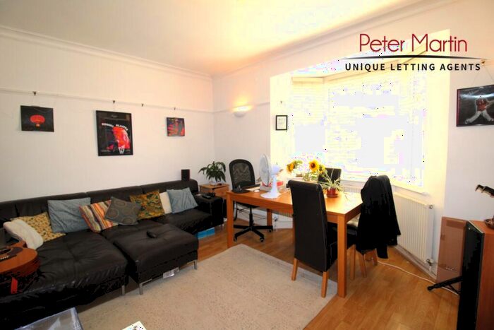 3 Bedroom Flat To Rent In Golders Court, Woodstock Road, Golders Green, NW11