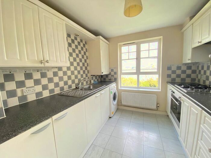 2 Bedroom Flat To Rent In Greenhaven Drive, Thamesmead, London, SE28