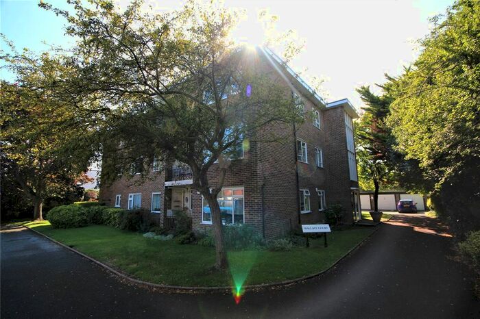 1 Bedroom Flat To Rent In Wallace Court, Wallace Avenue, Worthing, West Sussex, BN11