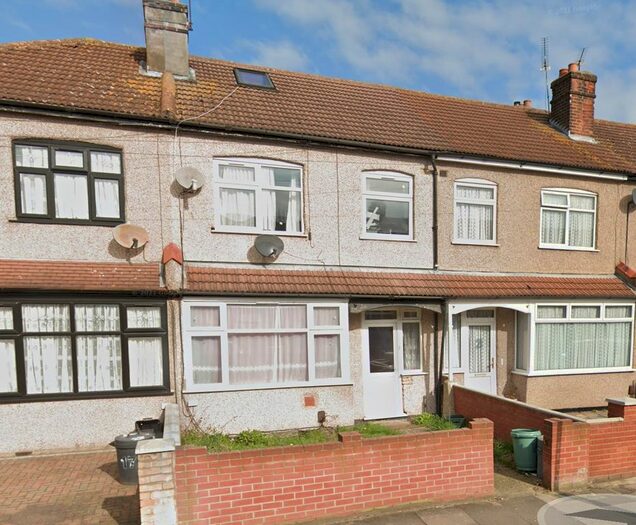 2 Bedroom Flat To Rent In Staines Road, Ilford IG1