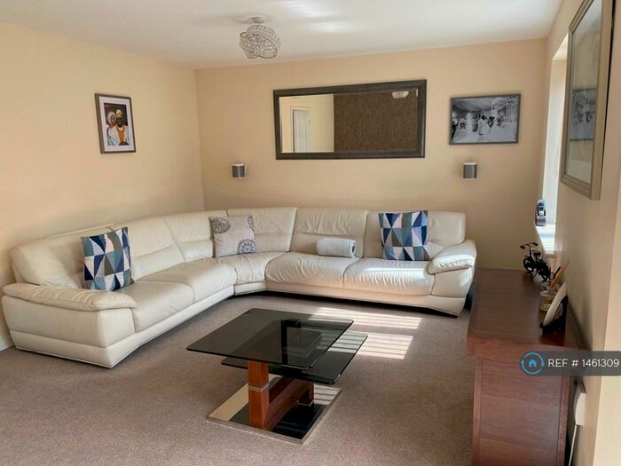 4 Bedroom Detached House To Rent In Woodside Close, Grays, RM16