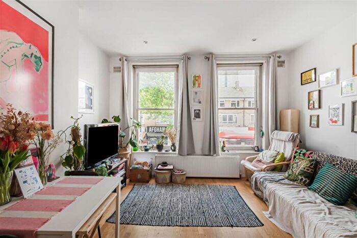 1 Bedroom Flat For Sale In Bethnal Green Road, London, E2
