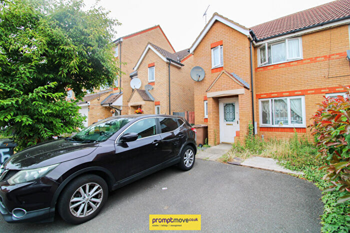 3 Bedroom End Of Terrace House To Rent In Dunraven Avenue Luton, LU1