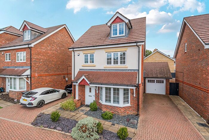 4 Bedroom Detached House For Sale In Guernsey Way, Knaphill, Woking, GU21