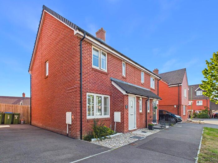 3 Bedroom Semi-Detached House For Sale In Challen Street, Billingshurst, RH14