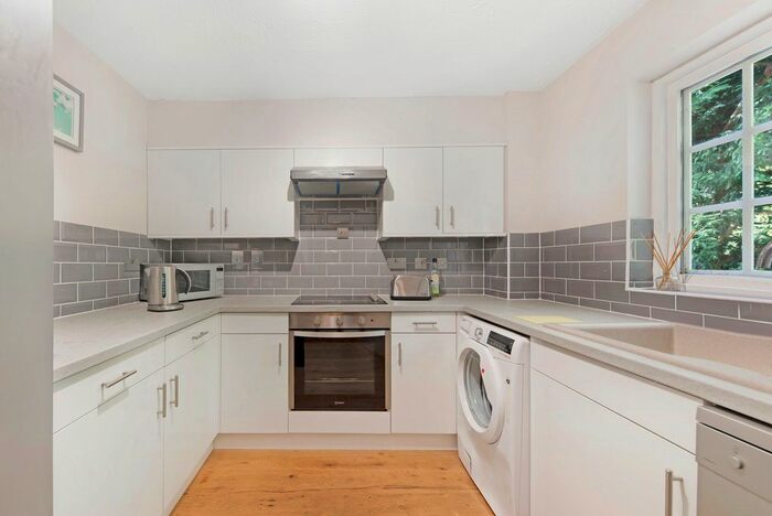 2 Bedroom Flat To Rent In Selhurst Close, London, SW19