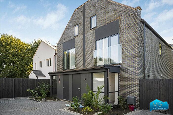 3 Bedroom Semi-Detached House To Rent In Victoria Road, Barnet, EN4