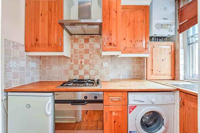1 Bedroom Flat To Rent In Wandsworth Road, Clapham, SW8