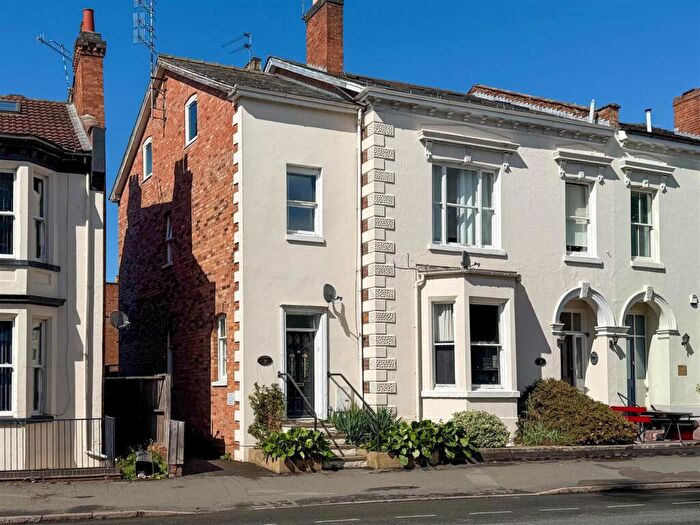 2 Bedroom Flat For Sale In Radford Road, Leamington Spa, CV31