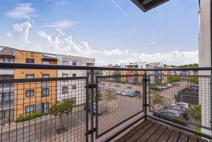 2 Bedroom Flat For Sale In Page Court, Commonwealth Drive, Crawley, RH10