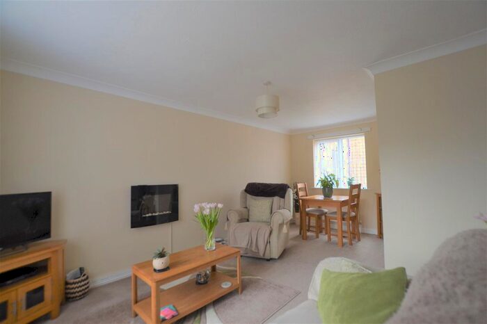 2 Bedroom Flat To Rent In Bewick Court, Clayton Heights, Bradford, BD6