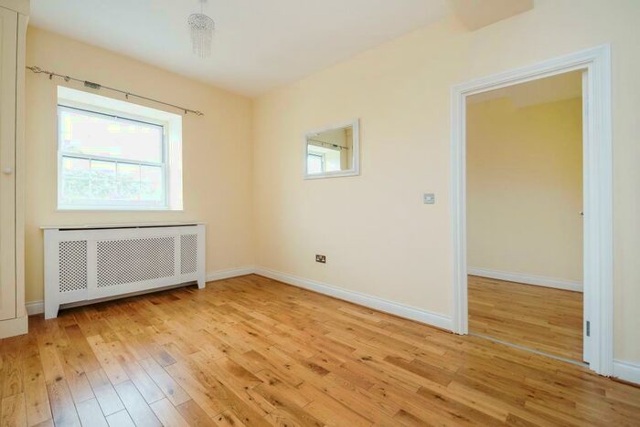 1 Bedroom Flat To Rent In Barnsbury Lane, Surbiton, KT5
