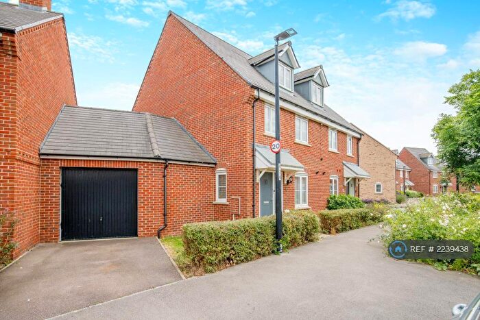 4 Bedroom Semi-Detached House To Rent In Kingfisher Road, Wixams, Bedford, MK42