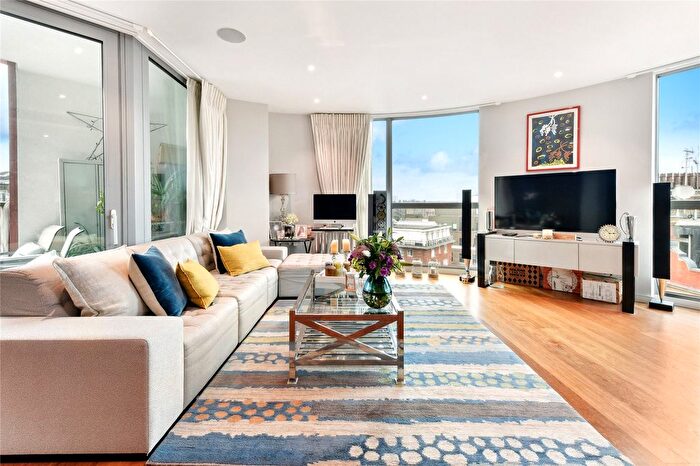 3 Bedroom Flat To Rent In Wellington House, Buckingham Gate, Westminster, London, SW1E