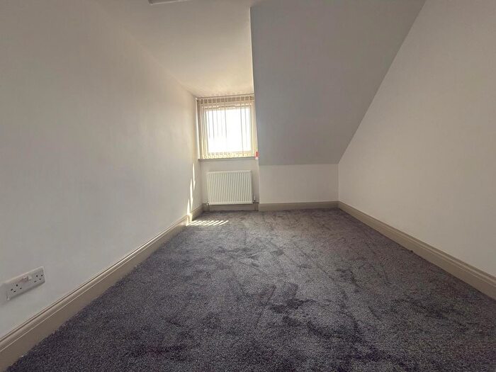4 Bedroom Flat To Rent In Ilford, IG1