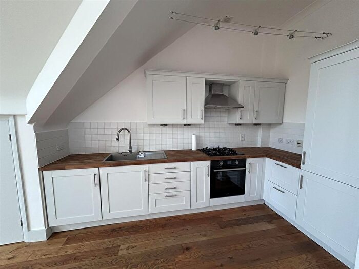 2 Bedroom Flat To Rent In Lime Court, Kennington, Ashford, TN24