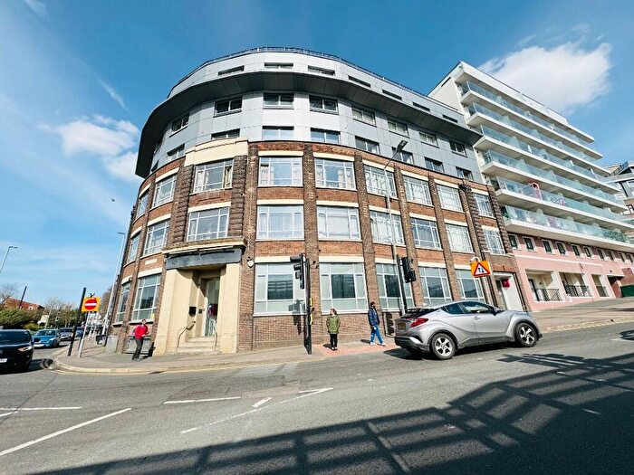 2 Bedroom Flat To Rent In Midland Road, Luton, Bedfordshire, LU2