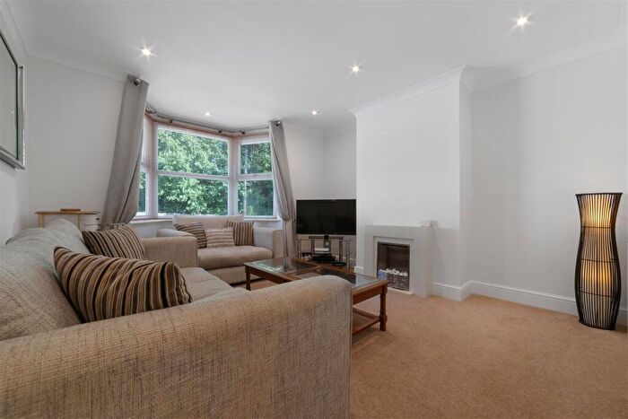 4 Bedroom Cottage To Rent In Priory Road, Ascot, SL5