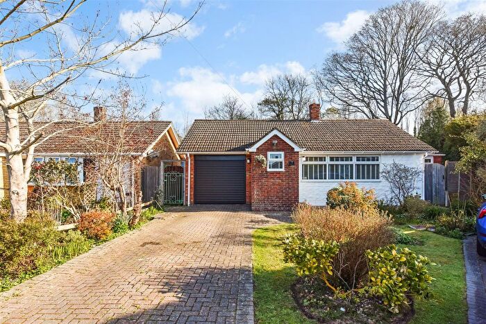 2 Bedroom Detached Bungalow For Sale In Whitebeam Close, Horndean, PO8