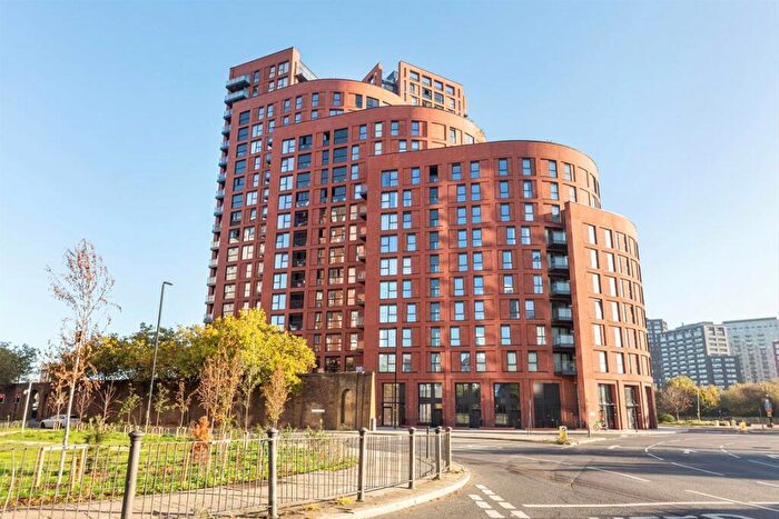 3 Bedroom Flat To Rent In Avalon Point, Blackwall, E14