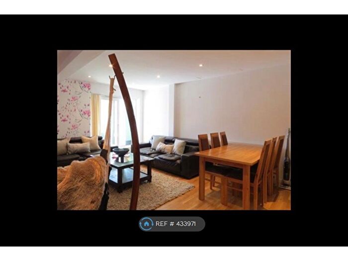 2 Bedroom Flat To Rent In Belvedere Road, Crystal Palace, SE19