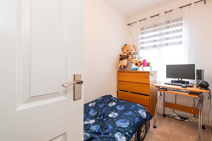 3 Bedroom End Of Terrace House For Sale In Kettering Road, Northampton, NN2