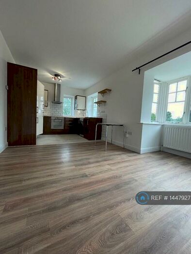 1 Bedroom Flat To Rent In Woodcote Grove Road, Coulsdon, CR5