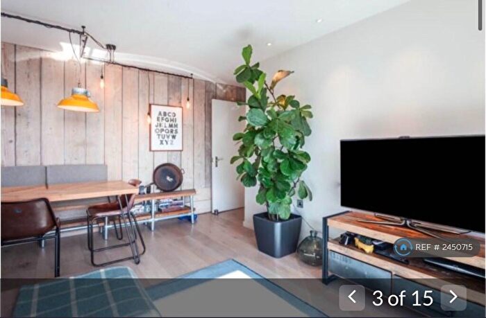 2 Bedroom Flat To Rent In Newport Avenue, London, E14