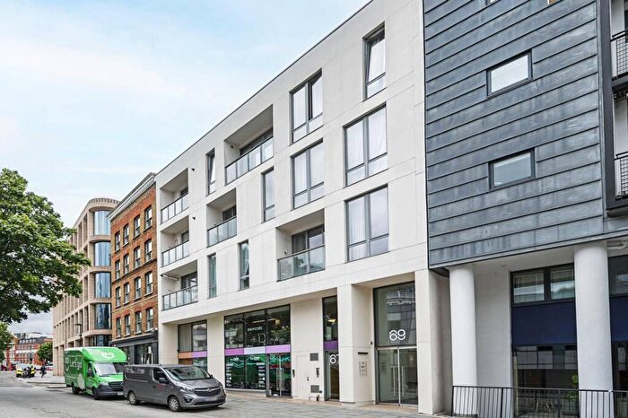 2 Bedroom Flat To Rent In Turnmill Street, Farringdon, London, EC1M