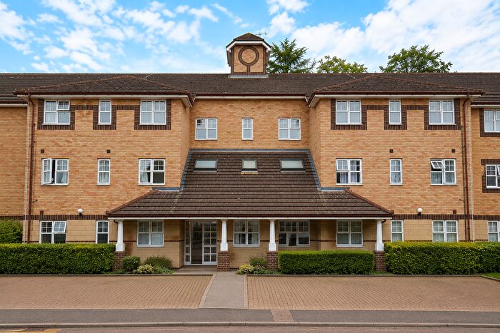 2 Bedroom Flat For Sale In Flat, Barons Court, Luton, LU2