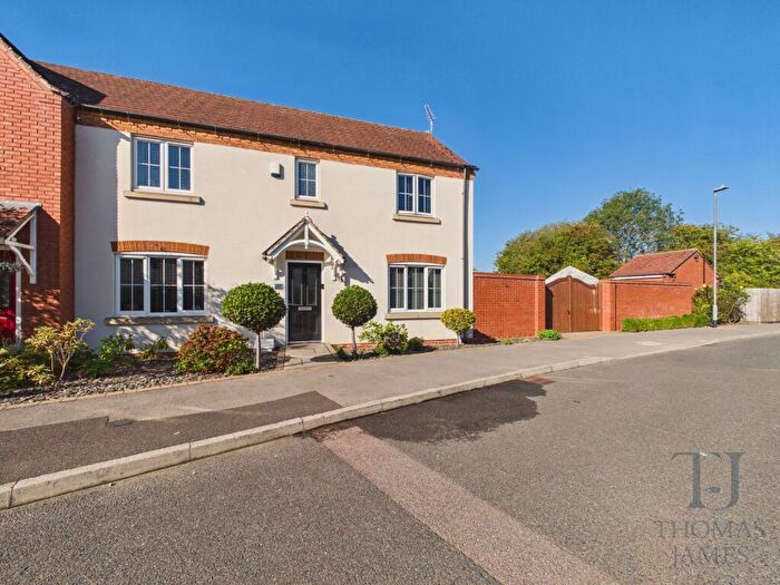 4 Bedroom Semi-Detached House For Sale In Camelot Street, Ruddington, NG11